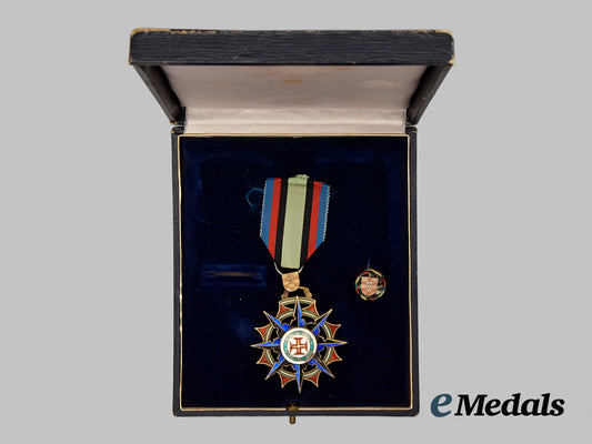 portugal,_republic._a_naval_medal_of_vasco_da_gama_with_rosette,_cased.___m_n_c4136