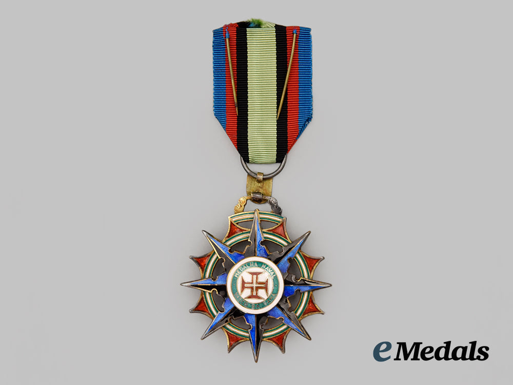 portugal,_republic._a_naval_medal_of_vasco_da_gama_with_rosette,_cased.___m_n_c4140