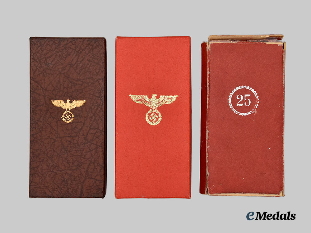 germany,_third_reich._a_group_of_political_award_presenatation_boxes_and_service_medal_paper_packets___m_n_c4193