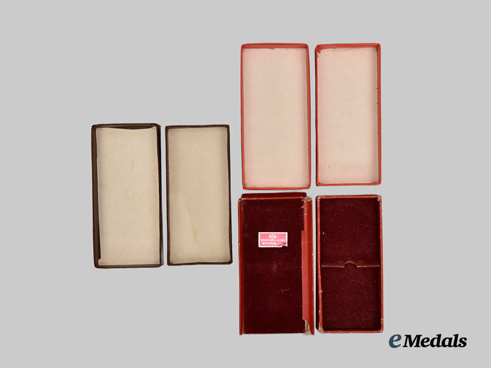 germany,_third_reich._a_group_of_political_award_presenatation_boxes_and_service_medal_paper_packets___m_n_c4194