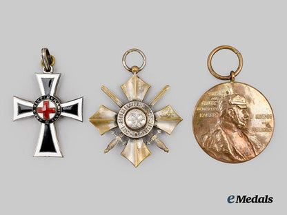international._a_lot_of_three_decorations&_awards___m_n_c4204