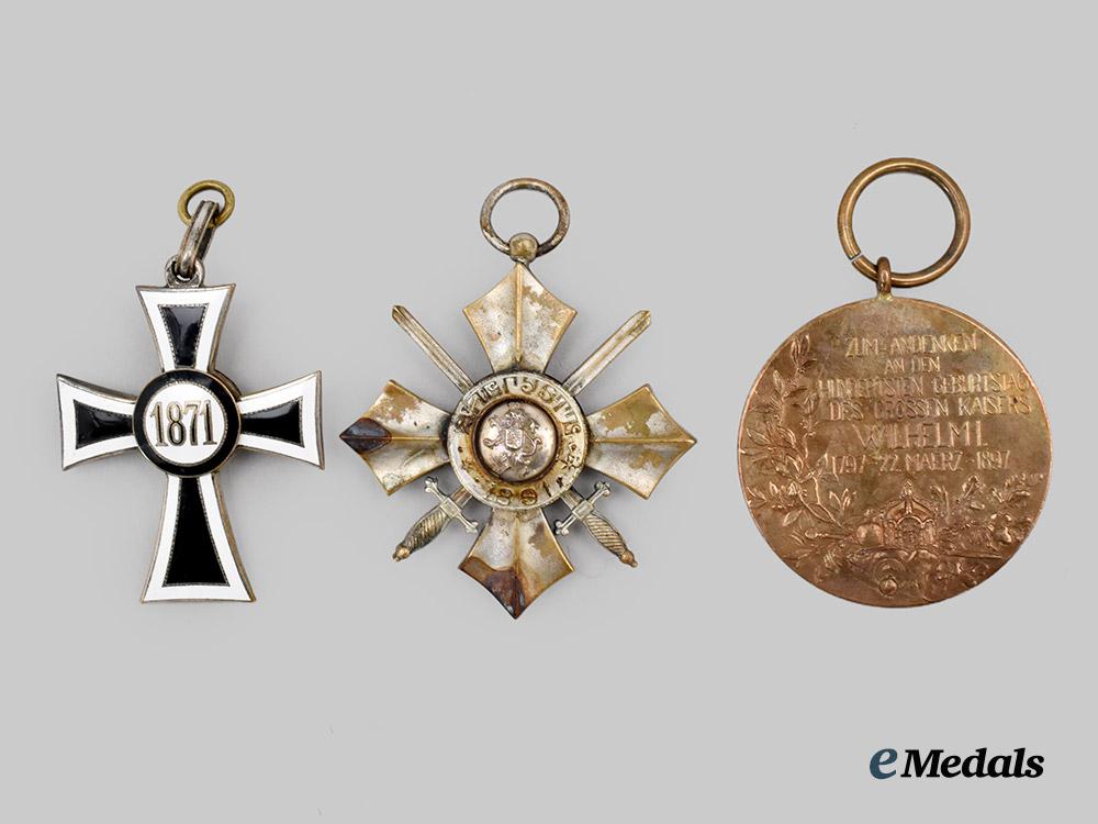 international._a_lot_of_three_decorations&_awards___m_n_c4205