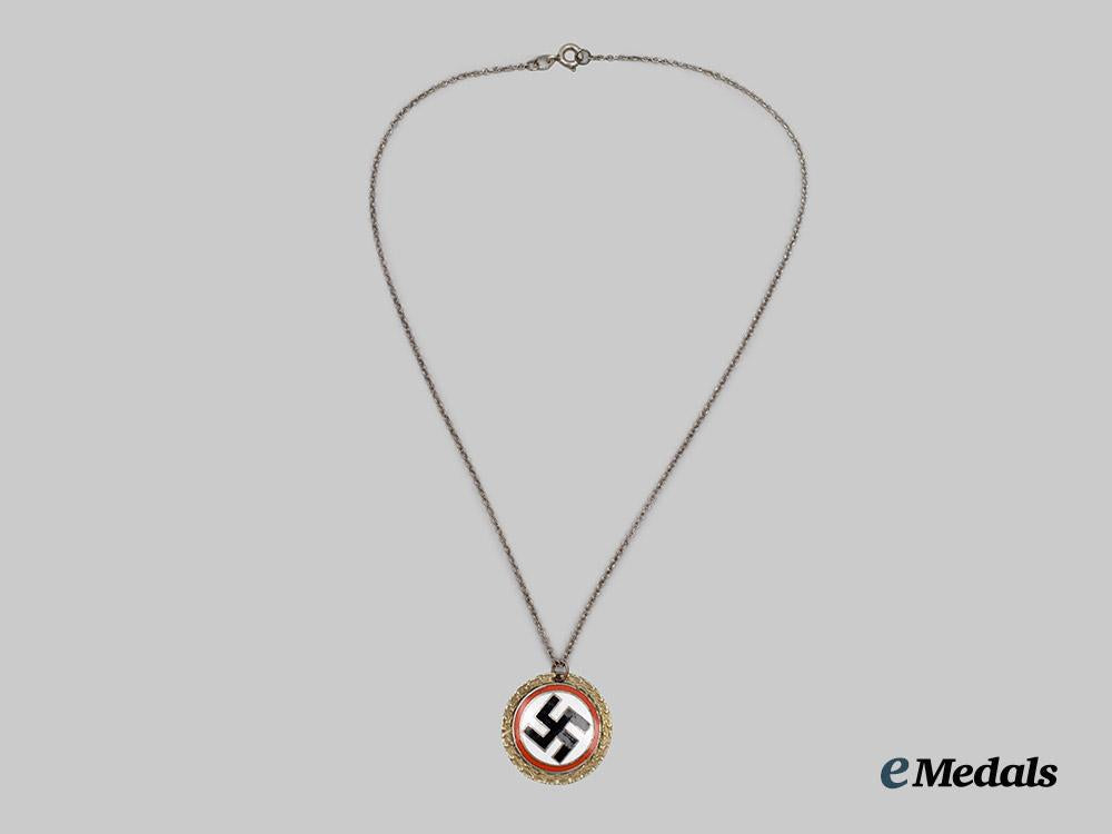 germany,_third_reich._a_patriotic_necklace_for_an_n_s_d_a_p_supporter___m_n_c4207