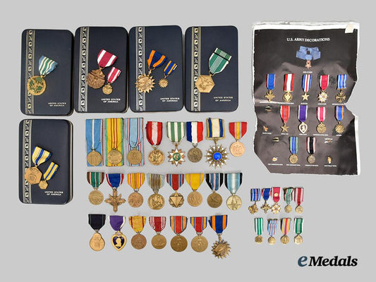 united_states._a_large_lot_of_medals,_awards,_and_decorations___m_n_c4212