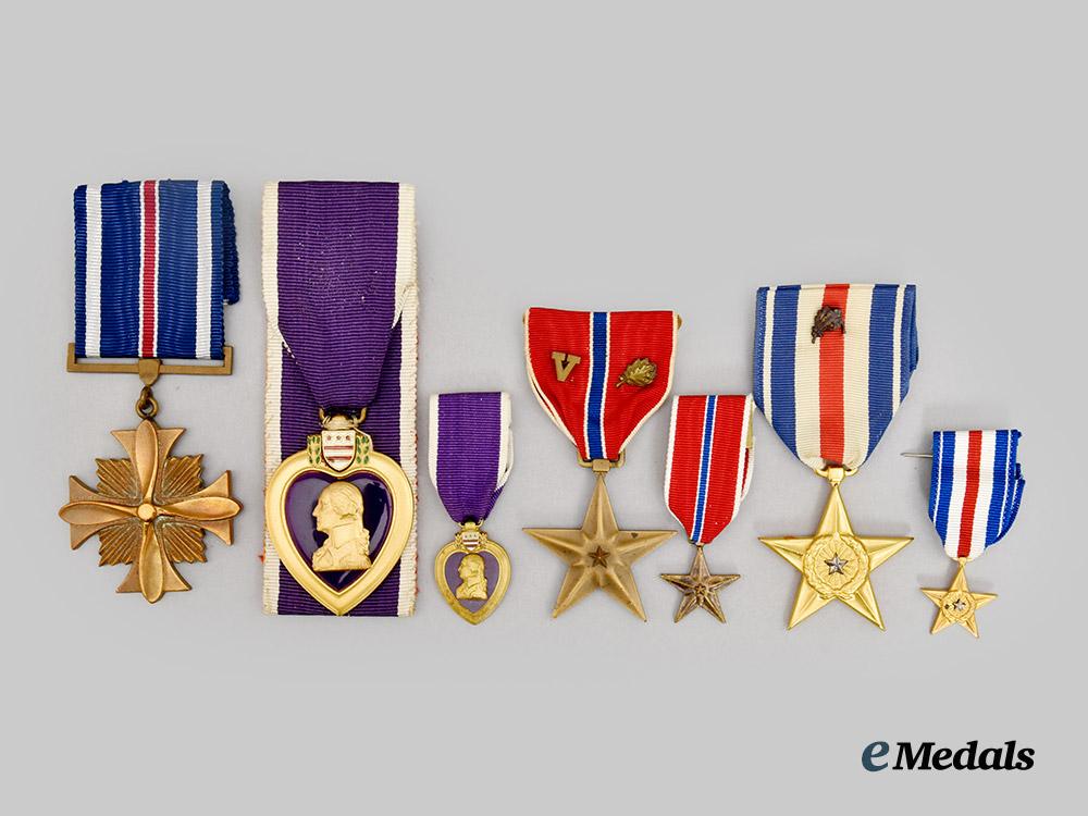 united_states._a_lot_of_cased_military_medals_with_miniatures,_ribbon_bars,_and_boutonnieres___m_n_c4222