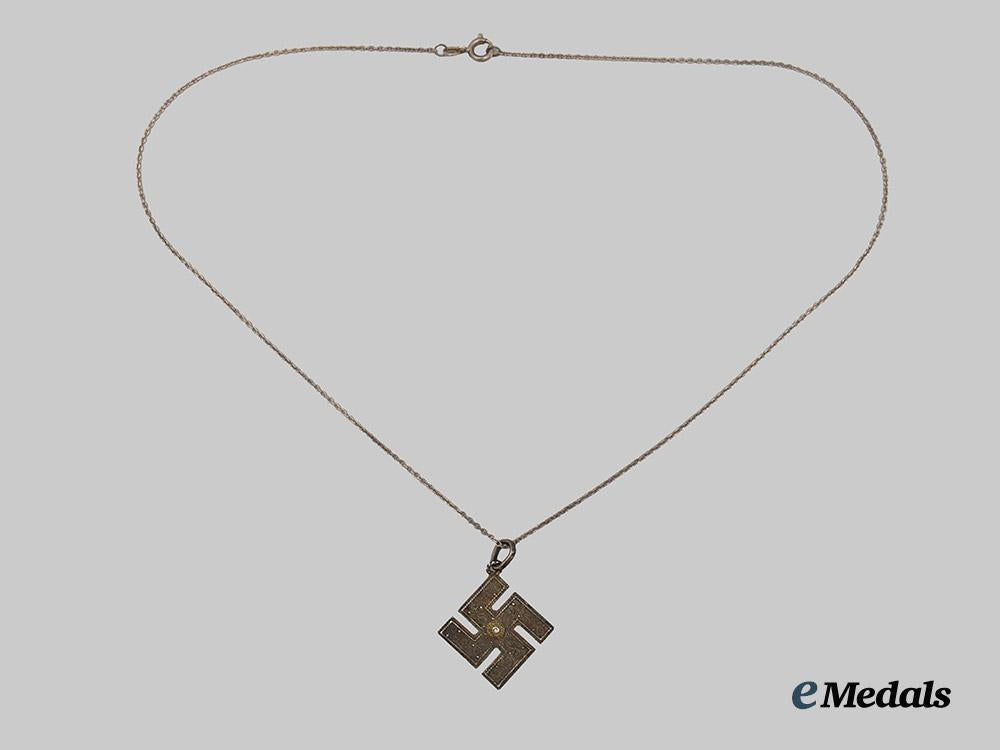 germany,_third_reich._a_germanic_folk_art_swastika_pendant_in_silver,_by_theodor_fahrner___m_n_c4223