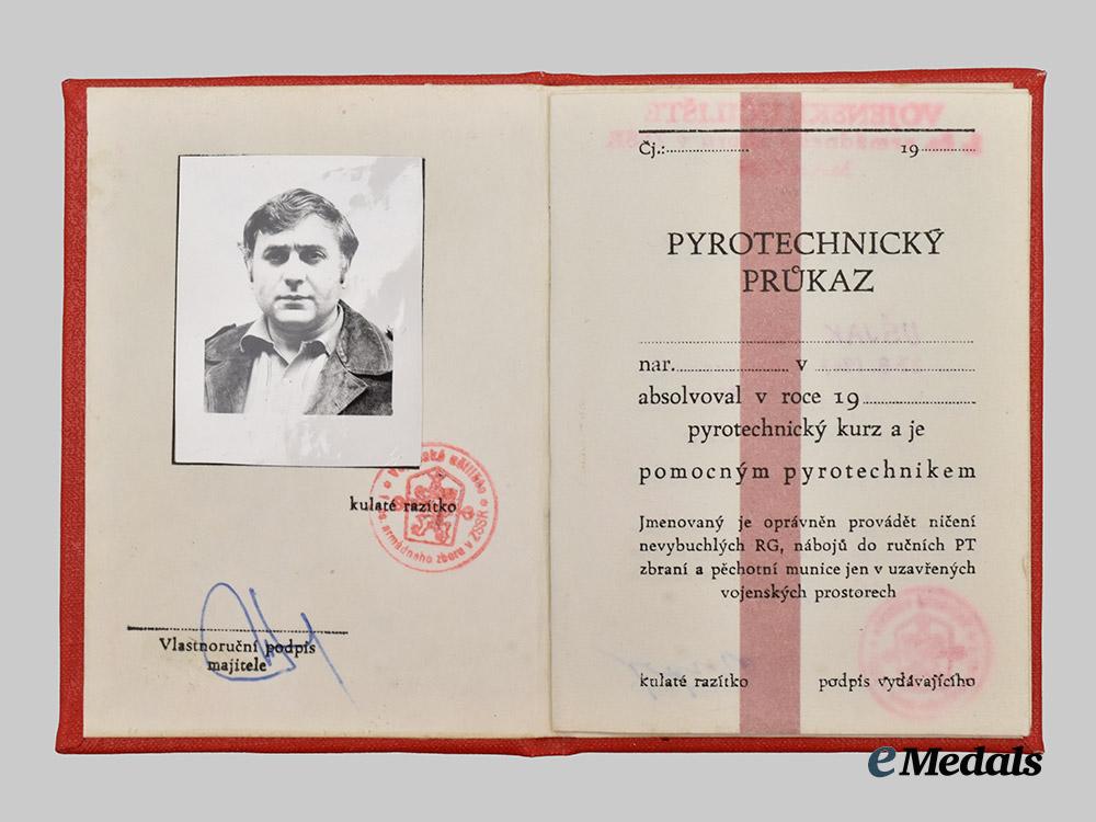slovakia,_second_republic._a_mixed_lot_of_badges_and_paper_documents___m_n_c4230
