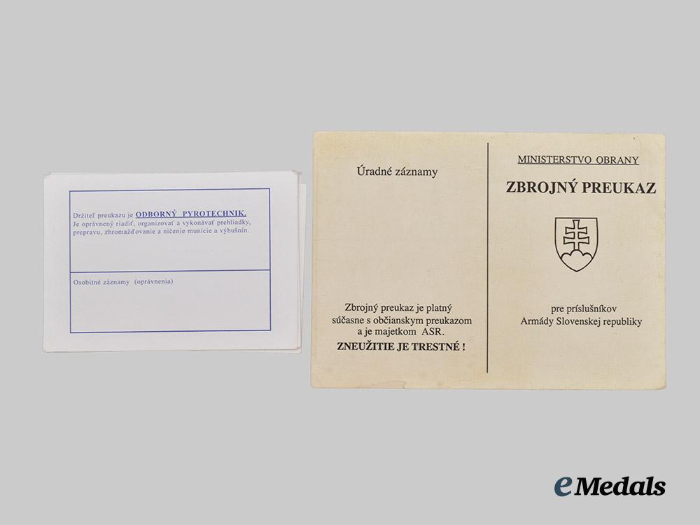 slovakia,_second_republic._a_mixed_lot_of_badges_and_paper_documents___m_n_c4234