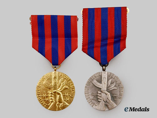 czechoslovakia,_socialist_republic._a_pair_of_medals_of_merit_for_fighters_against_fascism___m_n_c4244