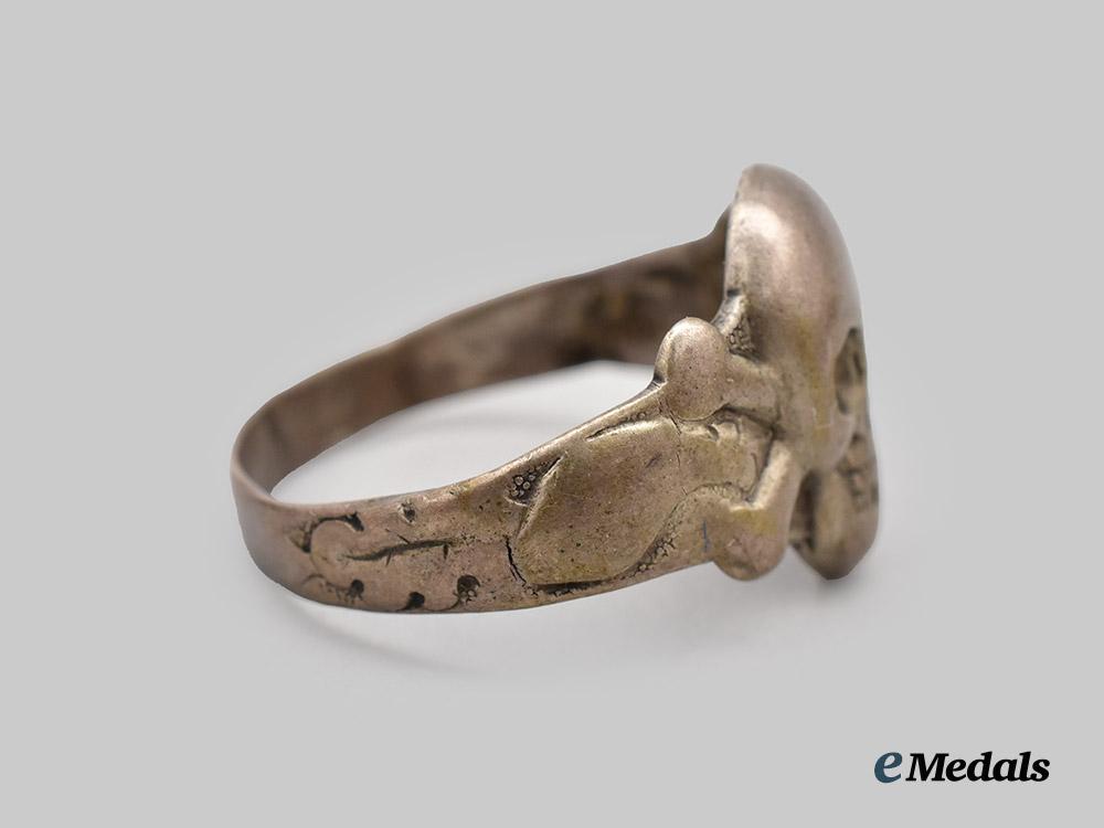germany,_wehrmacht._a_commemorative_totenkopf_ring_in_silver___m_n_c4265