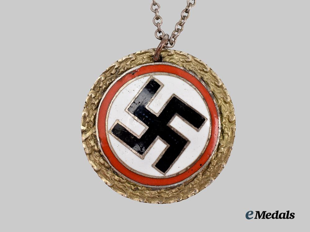germany,_third_reich._a_patriotic_necklace_for_an_n_s_d_a_p_supporter___m_n_c4311