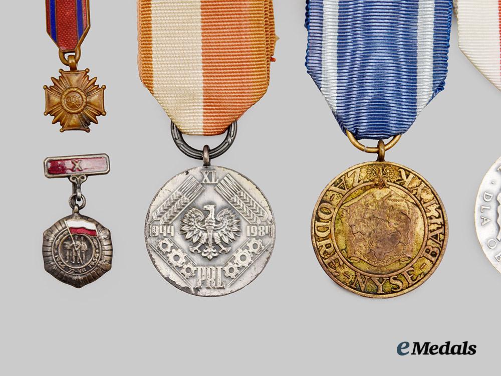 poland,_republic._a_lot_of_eleven_decorations___m_n_c4321