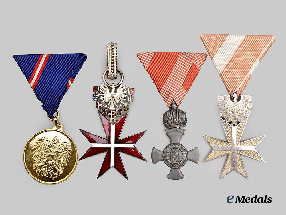 austria,_republic._a_lot_of_four_decorations___m_n_c4371