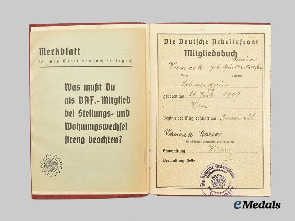 germany,_third_reich._a_mixed_lot_of_labour_organization_membership_booklets_for_german_and_foreign_labourers___m_n_c4464