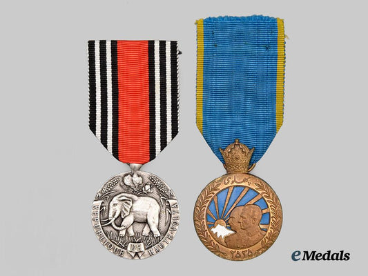 international._a_lot_of_two_international_awards&_decorations___m_n_c4466