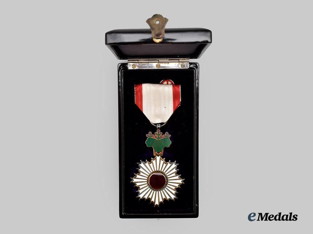 japan,_empire._an_order_of_the_rising_sun,_v_class_in_case___m_n_c4509