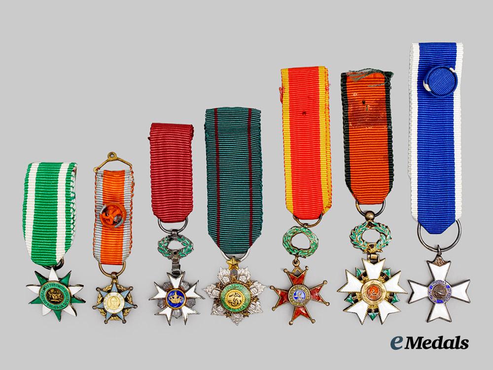 international._a_lot_of_seven_miniature_orders&_decorations___m_n_c4511