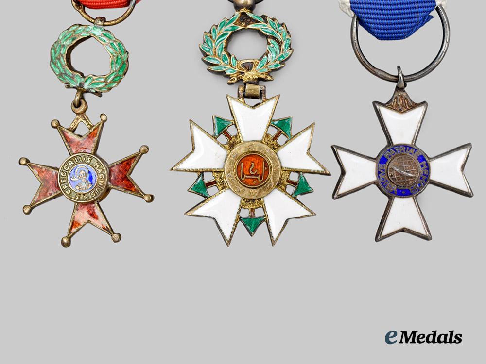 international._a_lot_of_seven_miniature_orders&_decorations___m_n_c4512
