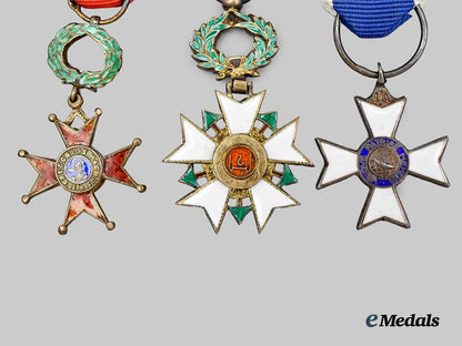 international._a_lot_of_seven_miniature_orders&_decorations___m_n_c4512