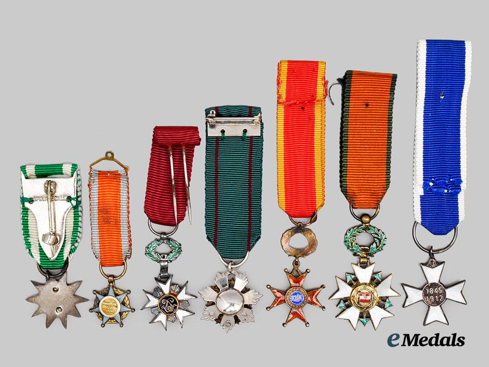 international._a_lot_of_seven_miniature_orders&_decorations___m_n_c4514