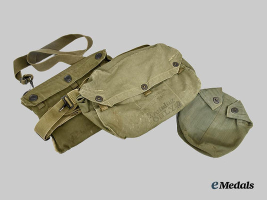 united_states._a_lot_of_three_american_kit_bags___m_n_c4518