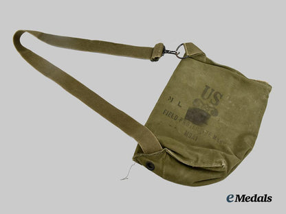 united_states._a_lot_of_three_american_kit_bags___m_n_c4530
