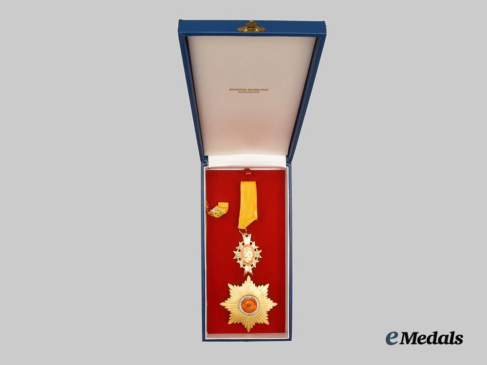 venezuela,_republic._an_order_of_francisco_de_miranda,_i_i_class_set_in_case,_c.1970___m_n_c4568