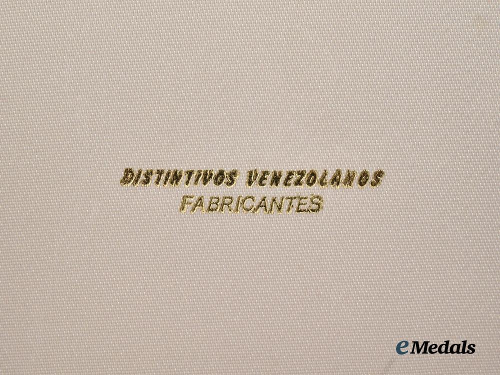 venezuela,_republic._an_order_of_francisco_de_miranda,_i_i_class_set_in_case,_c.1970___m_n_c4569