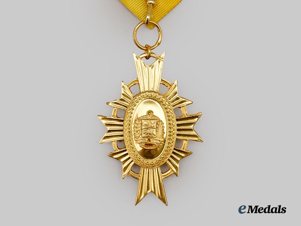 venezuela,_republic._an_order_of_francisco_de_miranda,_i_i_class_set_in_case,_c.1970___m_n_c4577