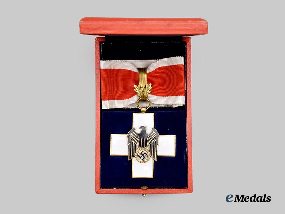 germany,_federal_republic._a_german_social_welfare_decoration,_i_class_cross_with_case,_exhibition_example_by_rudolf_souval_c.1960___m_n_c4606