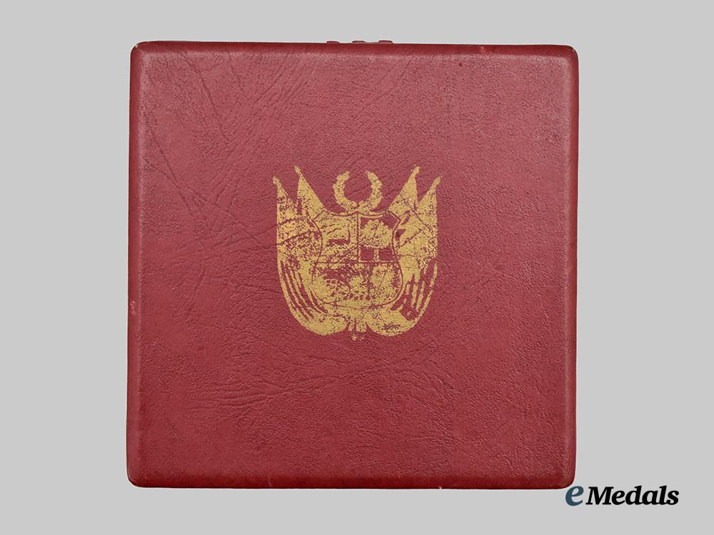 peru._an_order_of_the_peruvian_sun,_i_class_breast_star,_in_case___m_n_c4607