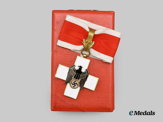 germany,_federal_republic._a_german_social_welfare_decoration,_i_class_cross_with_case,_exhibition_example_by_rudolf_souval_c.1960___m_n_c4607