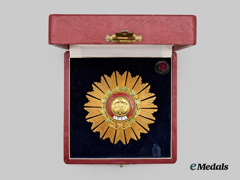 peru._an_order_of_the_peruvian_sun,_i_class_breast_star,_in_case___m_n_c4608