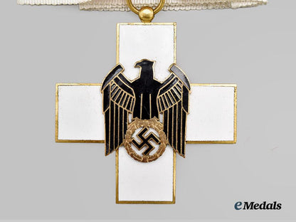 germany,_federal_republic._a_german_social_welfare_decoration,_i_class_cross_with_case,_exhibition_example_by_rudolf_souval_c.1960___m_n_c4609