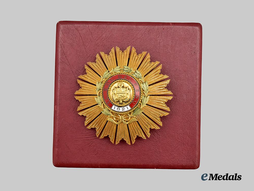 peru._an_order_of_the_peruvian_sun,_i_class_breast_star,_in_case___m_n_c4610