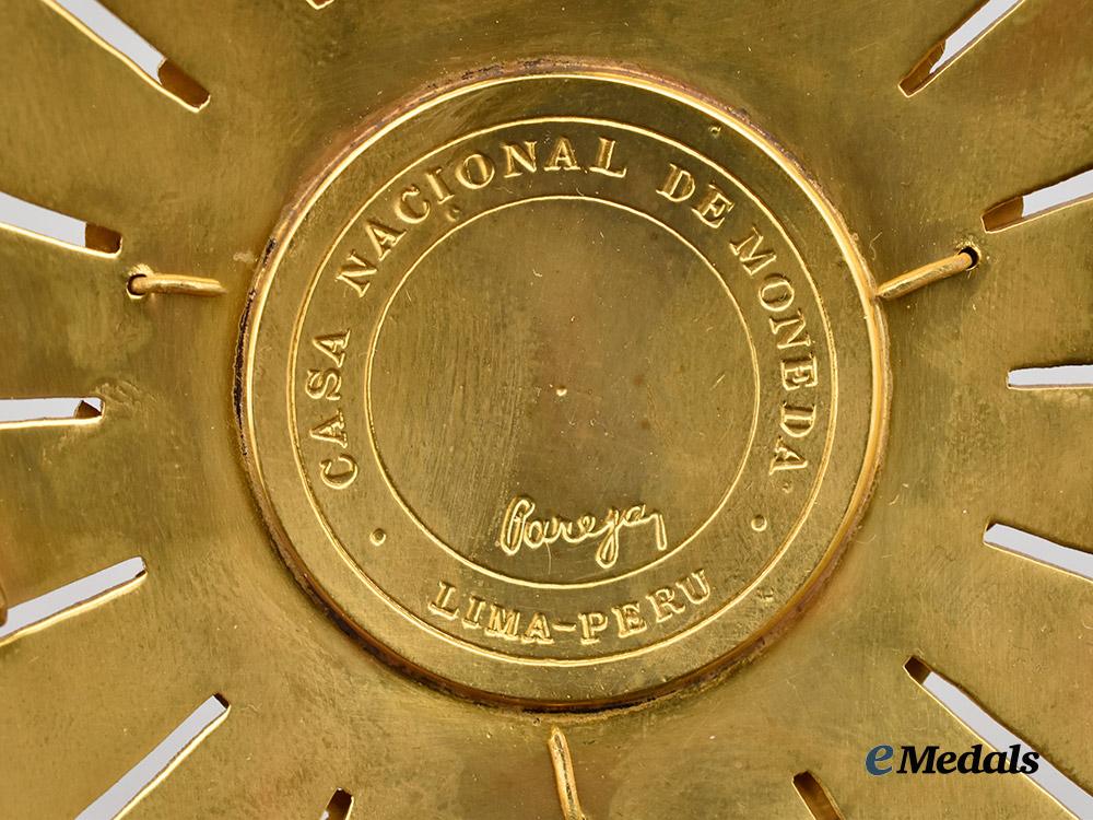 peru._an_order_of_the_peruvian_sun,_i_class_breast_star,_in_case___m_n_c4615