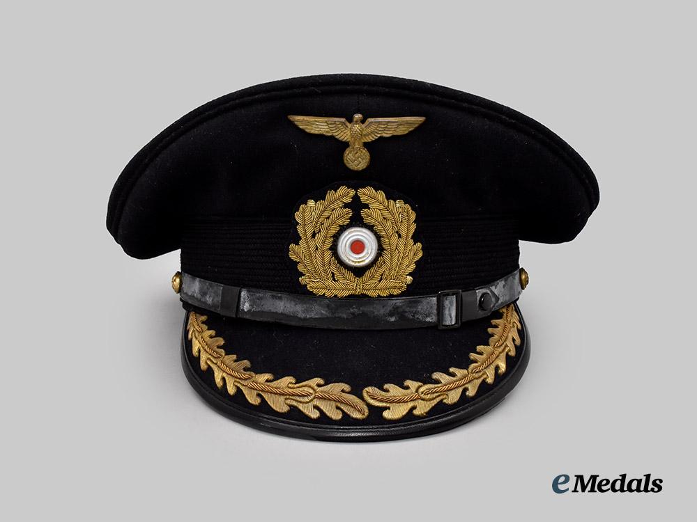 germany,_kriegsmarine._a_senior_officer’s_visor_cap___m_n_c4645