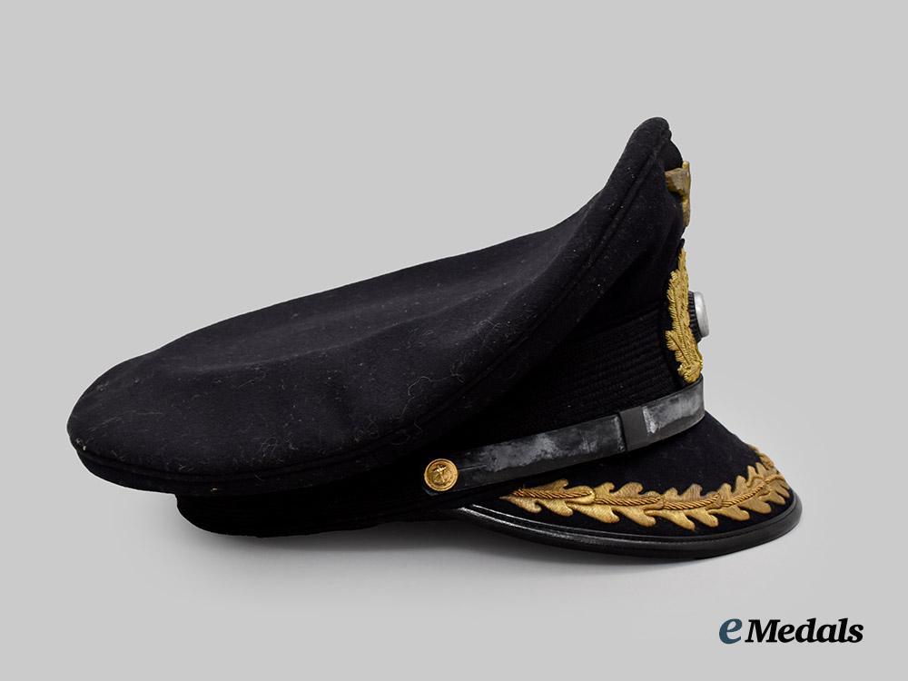 germany,_kriegsmarine._a_senior_officer’s_visor_cap___m_n_c4648