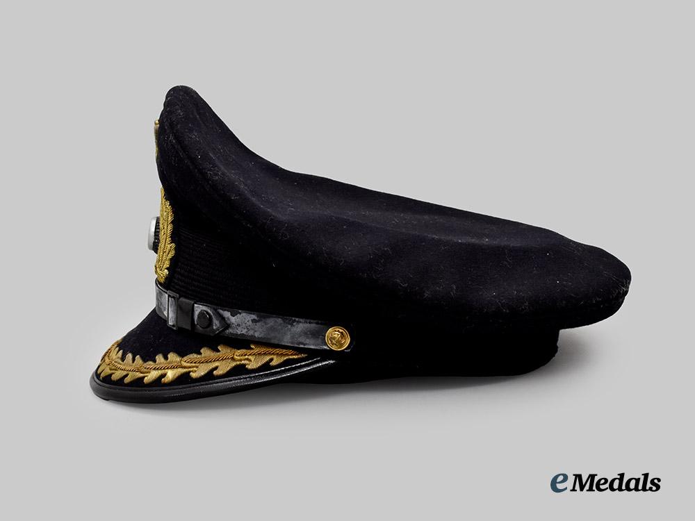 germany,_kriegsmarine._a_senior_officer’s_visor_cap___m_n_c4649