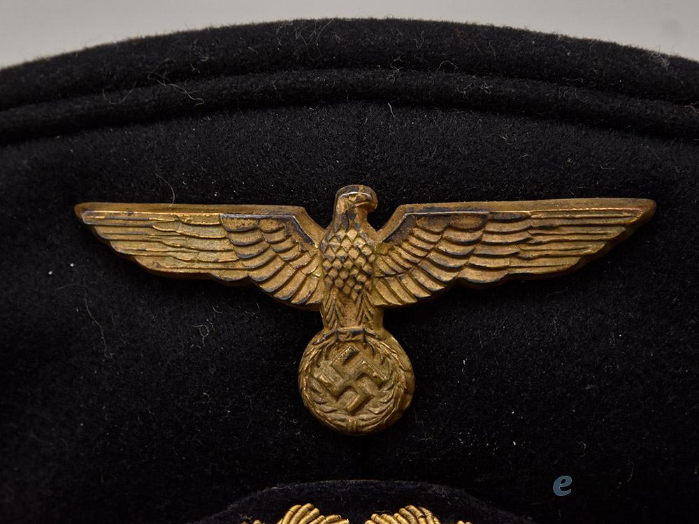 germany,_kriegsmarine._a_senior_officer’s_visor_cap___m_n_c4655