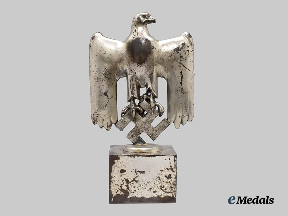 germany,_heer._a1938_cross_country_run_victor’s_trophy_to_unteroffizier_neubert,_pionier-_lehr-_battalion1___m_n_c4660