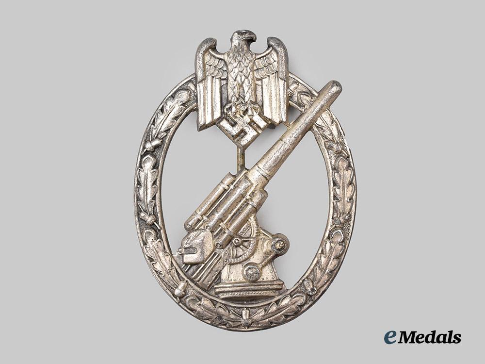germany,_heer._a_rare_flak_badge,_by_c._e._juncker___m_n_c4701