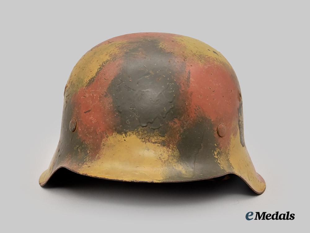 germany,_heer._an_m42_stahlhelm,_single_decal_version_with_camouflage_paint,_by_eisenhüttenwerke_thale___m_n_c4731