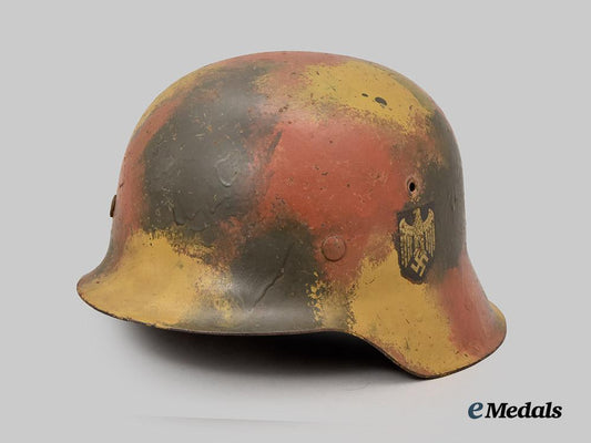 germany,_heer._an_m42_stahlhelm,_single_decal_version_with_camouflage_paint,_by_eisenhüttenwerke_thale___m_n_c4733