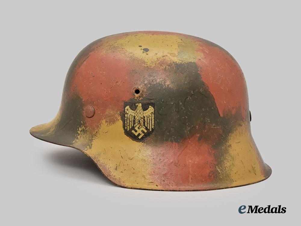 germany,_heer._an_m42_stahlhelm,_single_decal_version_with_camouflage_paint,_by_eisenhüttenwerke_thale___m_n_c4734