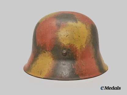 germany,_heer._an_m42_stahlhelm,_single_decal_version_with_camouflage_paint,_by_eisenhüttenwerke_thale___m_n_c4736