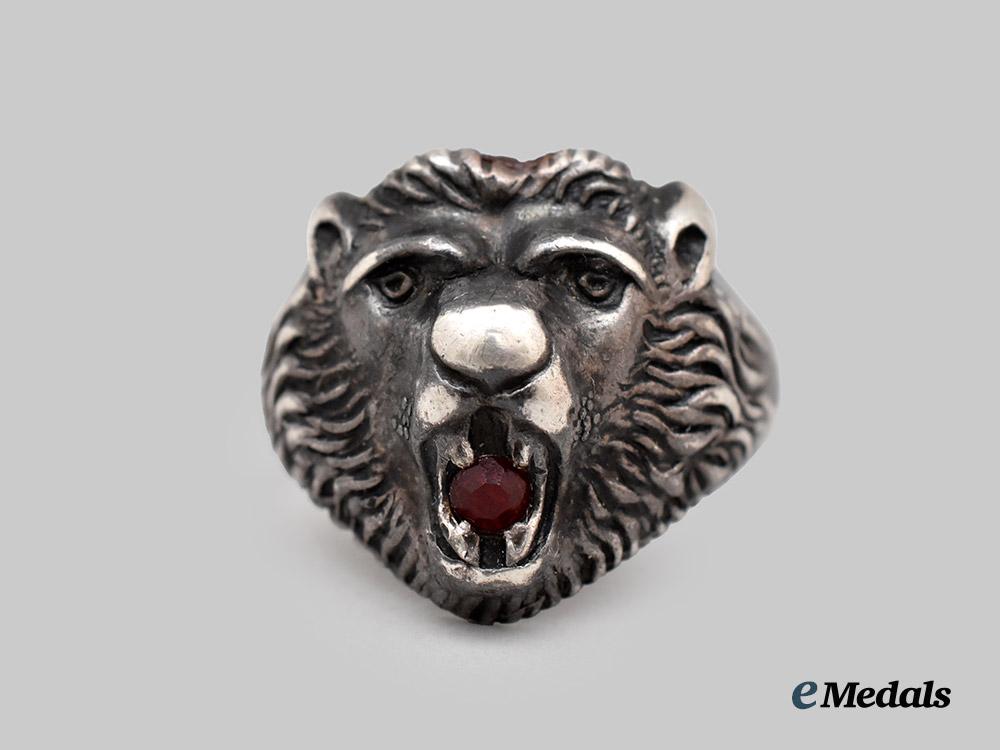 germany,_third_reich._a_small_lion_head_ring_in_silver___m_n_c4888-_recovered
