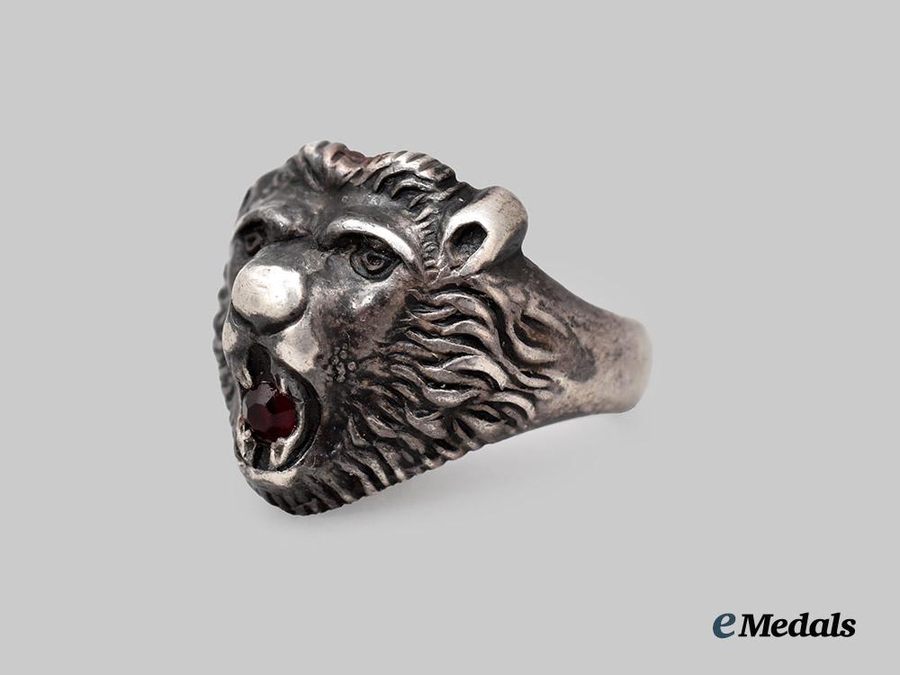 germany,_third_reich._a_small_lion_head_ring_in_silver___m_n_c4890-_recovered