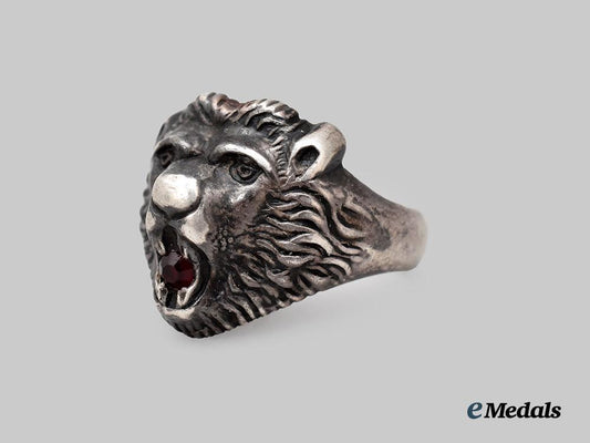 germany,_third_reich._a_small_lion_head_ring_in_silver___m_n_c4890-_recovered