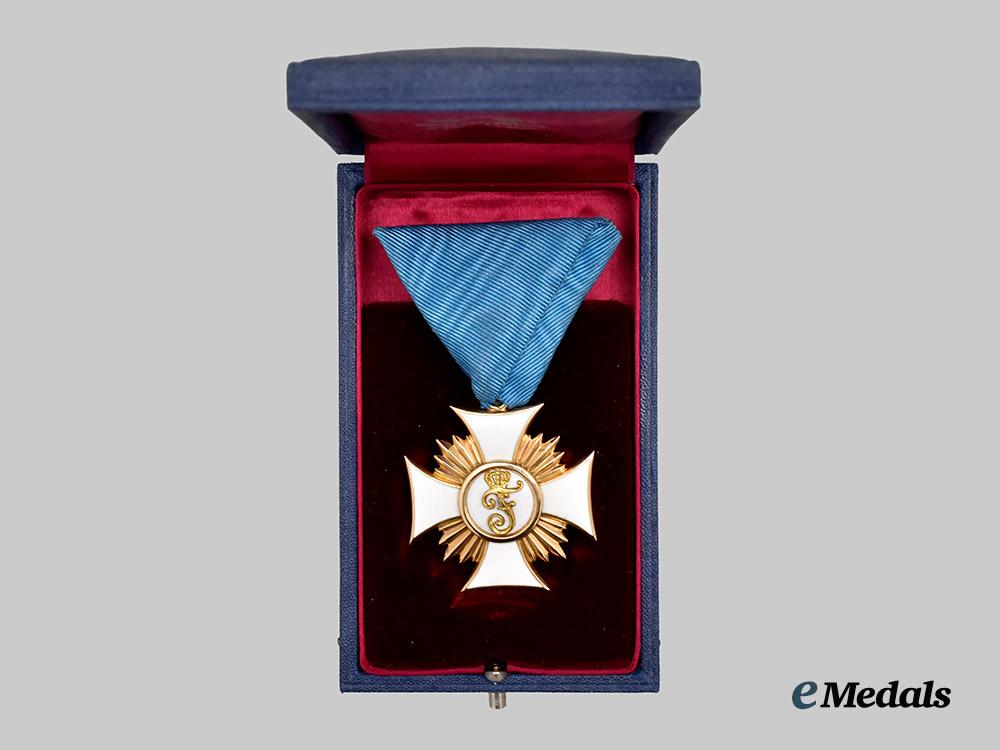 württemberg,_kingdom._a_friedrich_order,_civil_division,_i_class_knight’s_cross_in_gold_with_case,_by_eduard_foehr___m_n_c4897